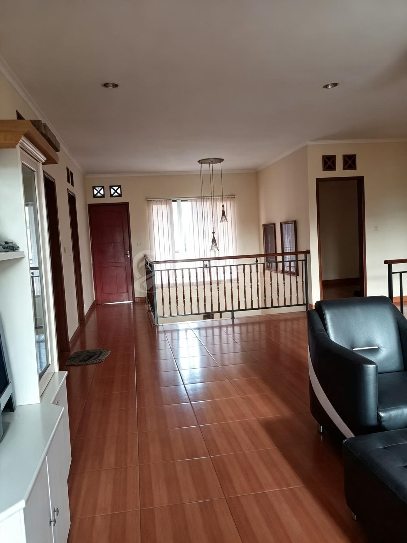 Dijual Rumah Non Furnish Lokasi Bagus di Kencana Loka Sektor 12