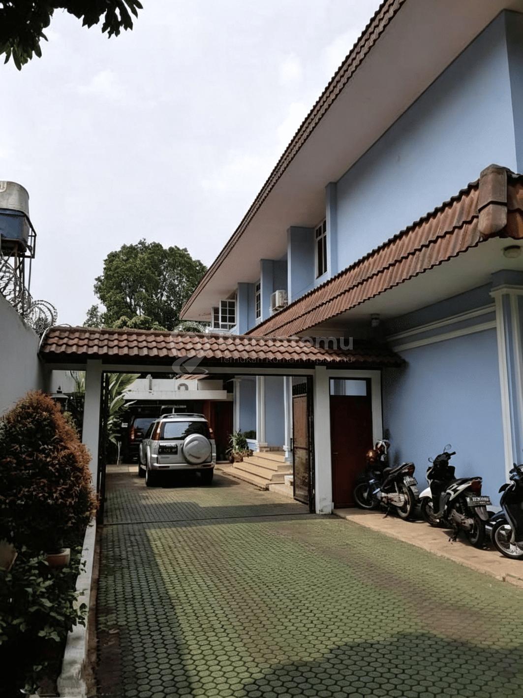 Dijual rumah Luas dengan swimming pool dalam komplek di Jl.bangka, Mampang Prapatan