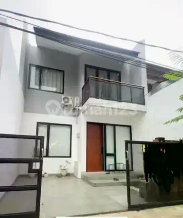 Dijual Rumah 2 Lantai, Cantik Siap Huni di Kencana Loka BSD