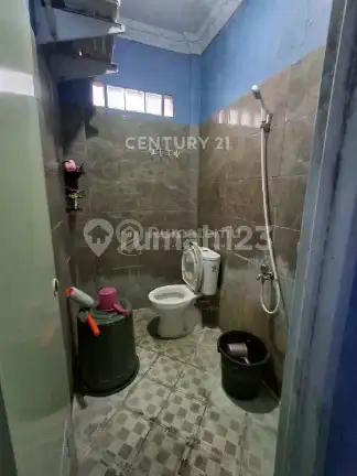 Rumah Cantik Lokasi Strategis Semi Furnished Nyaman untuk Hunian