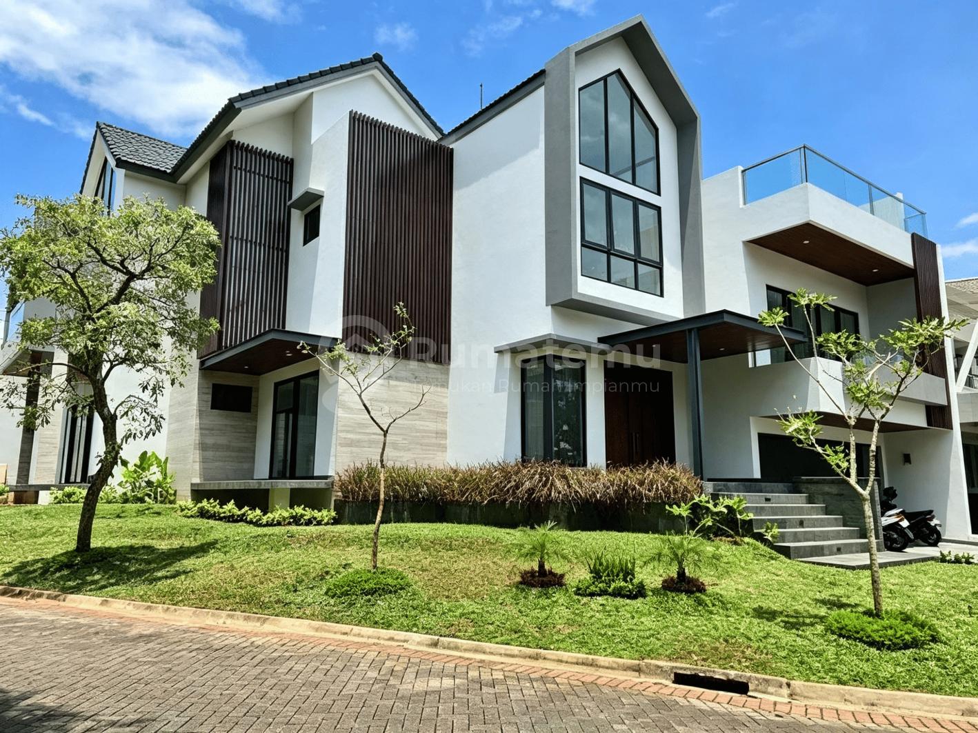 Dijual rumah mewah di delatinos, BSD, hadap taman, resort style