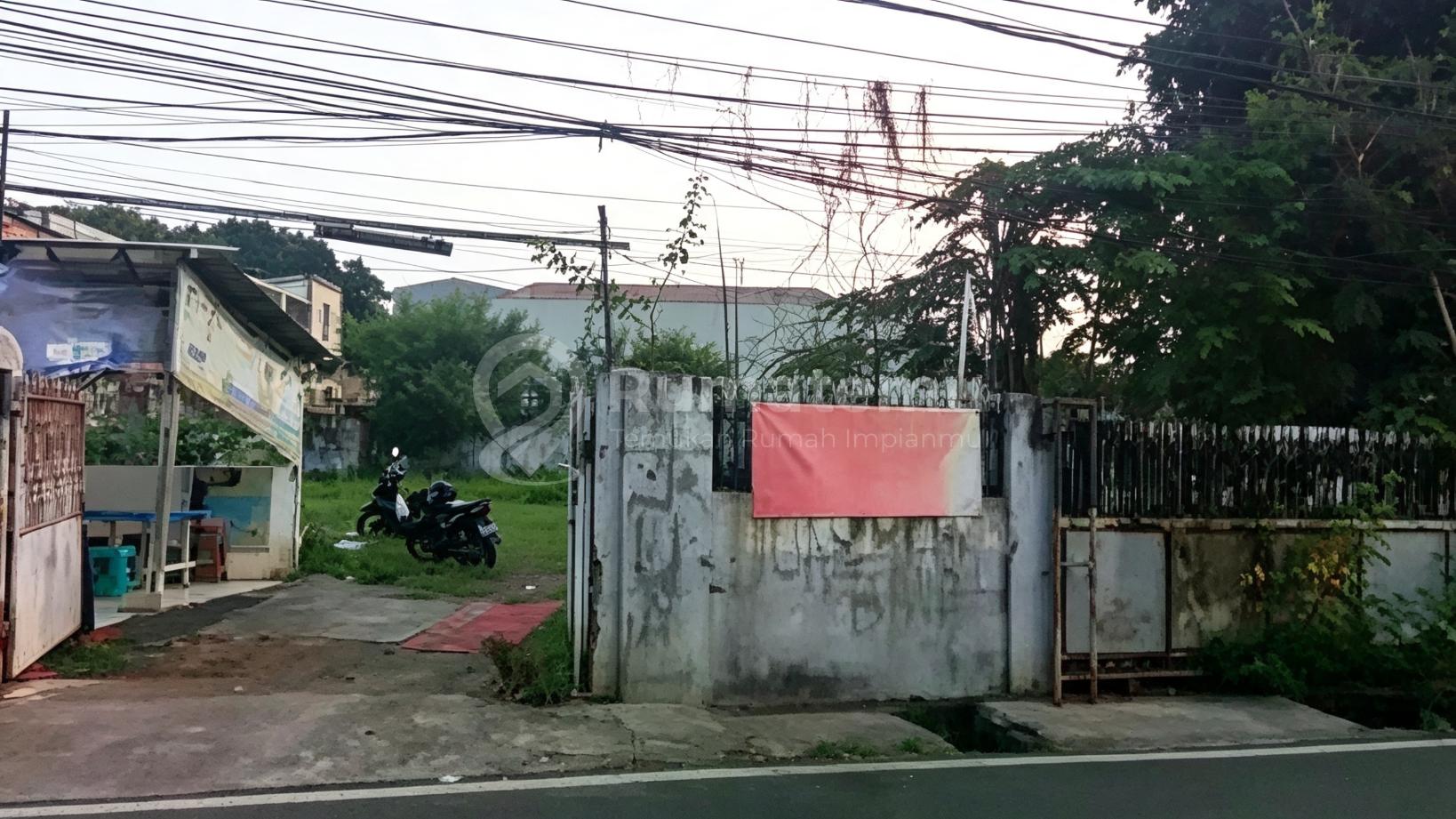 Tanah Strategis Pinggir Jalan Kemanggisan Ilir! Luas 764M² SHM, Jual Hanya 15Jt/M²!