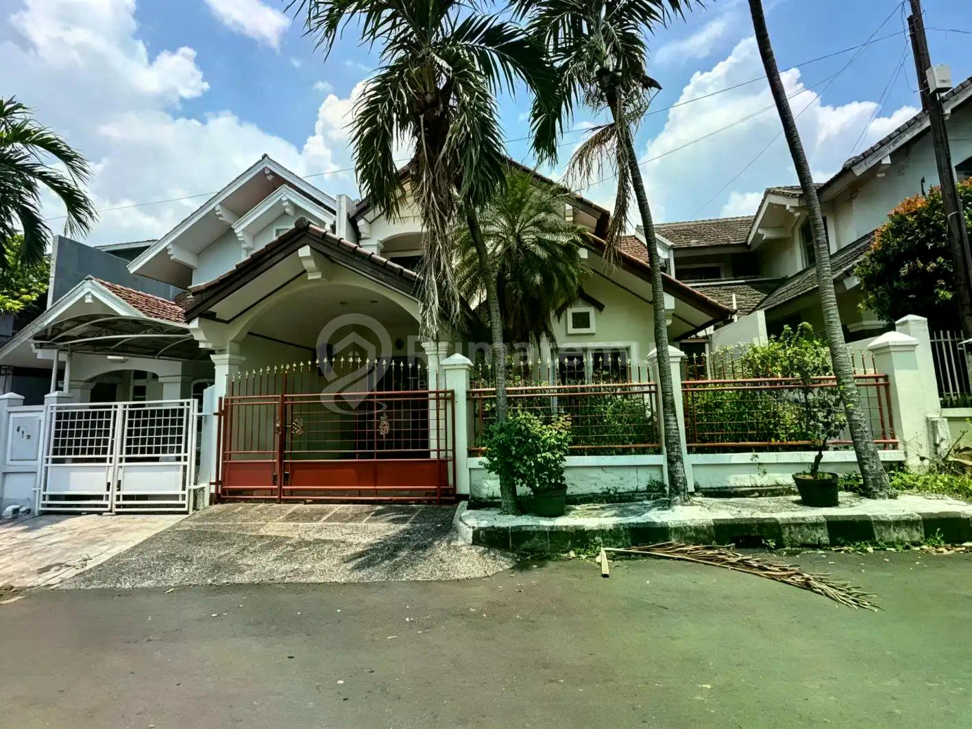 Rumah Bagus Terawat, Siap Huni Dalam Komplek Elit Lebak Bulus