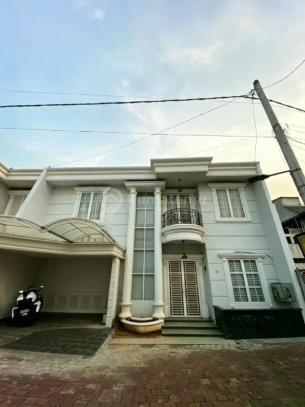 Rumah Baru Lokasi Strategis.dalam Cluster di Cilangkap