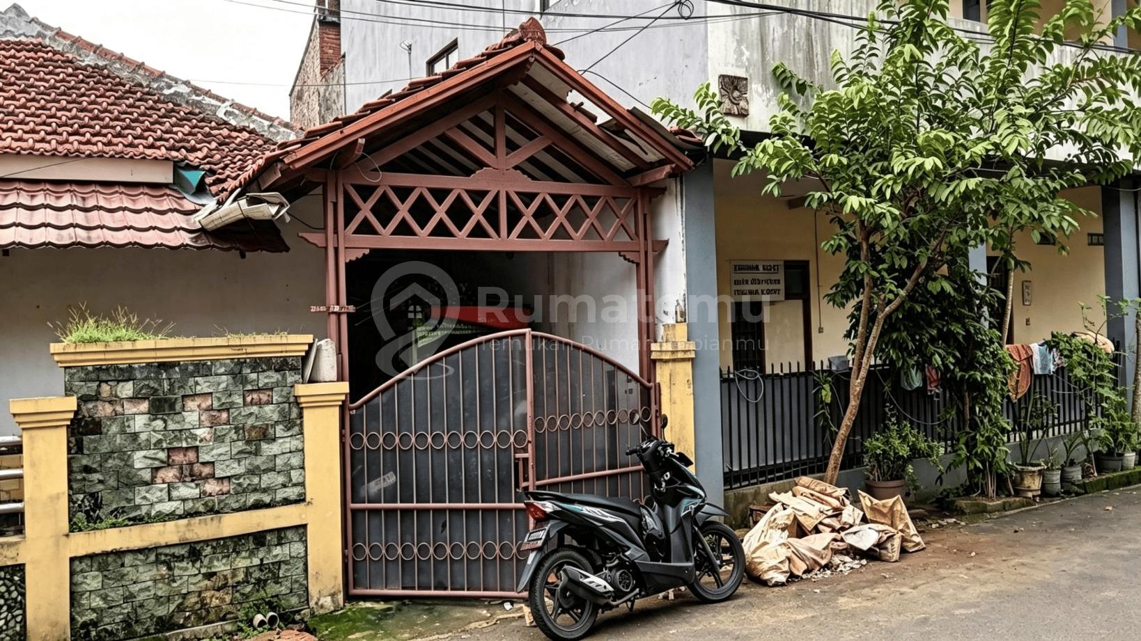 Dijual rumah komplek lama strategis Akses angkutan umum 24 jam di Pusat BSD, di Pd Jagung