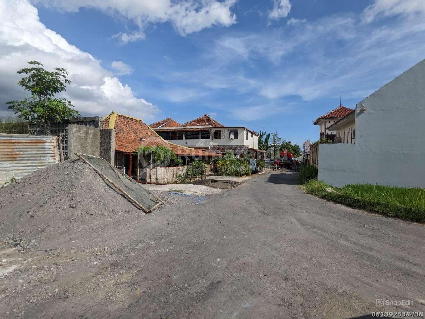 Dijual Tanah Jl. Kabupaten Dalam Ringroad Dekat JCM Akses Mobil Papasan SHMP Siap Bangun *