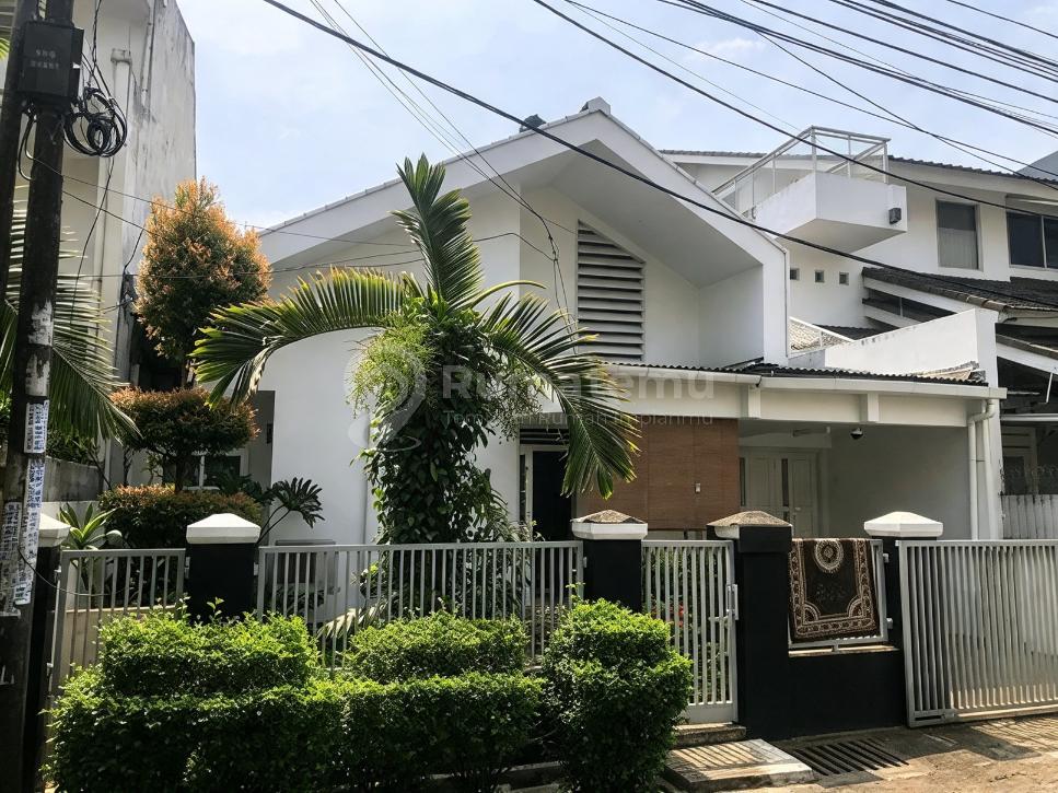 Dijual Rumah Cantik 2 Lantai Dengan Harga Menarik di Bintaro Sektor 2