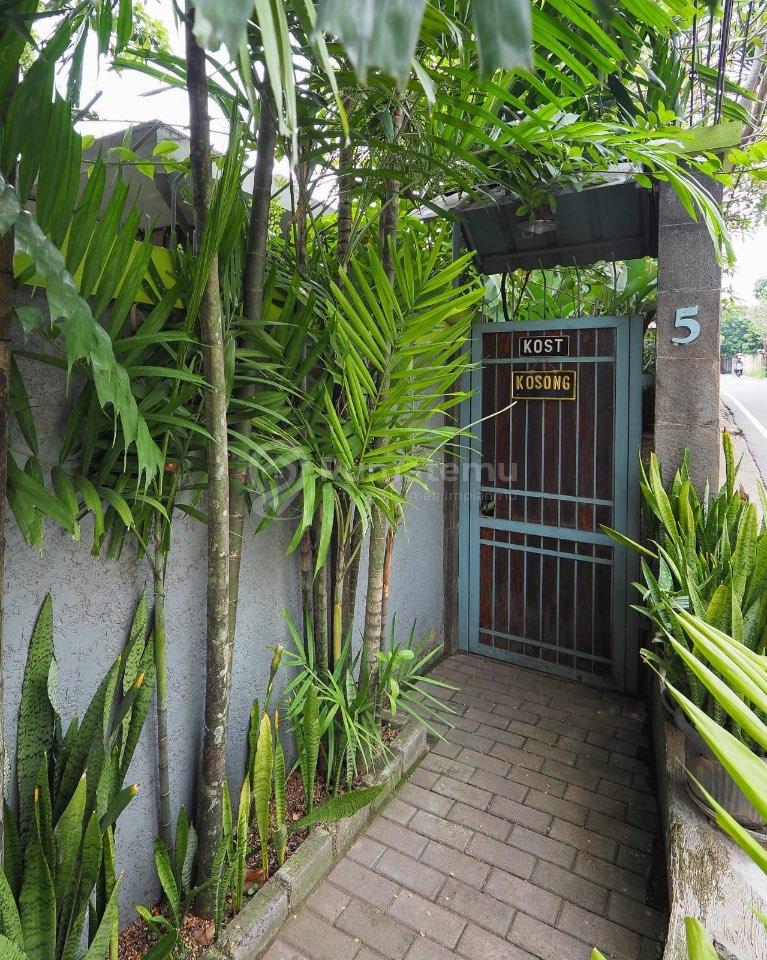     Dijual Rumah Premium Lebak Bulus – Rooftop, Parkir 4 Mobil, SHM, LT 580 m²