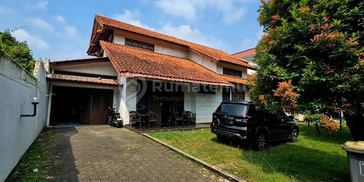 Dijual Rumah Dengan Halaman Luas Lokasi Strategis Harga Menarik di Srengseng Jakarta Barat