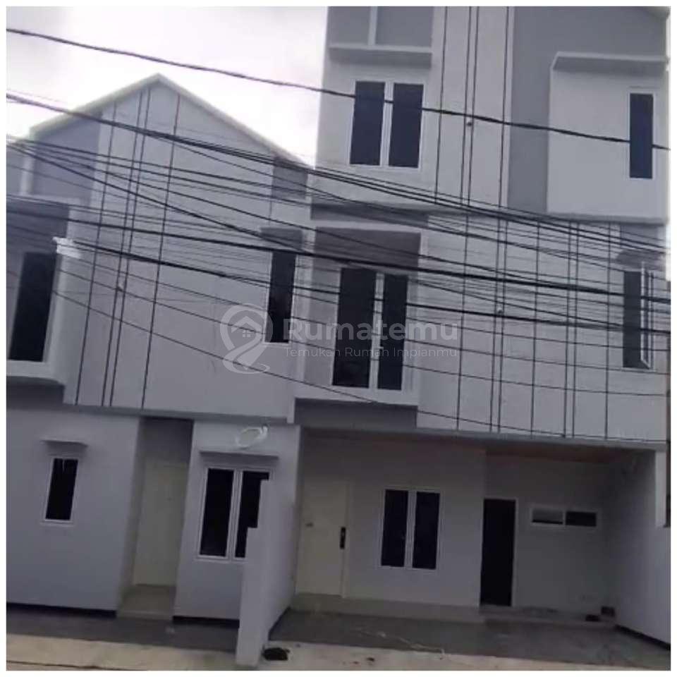 Rumah modern siap huni 2 lantai di percetakan negara XI seberang BPOM jakarta pusat