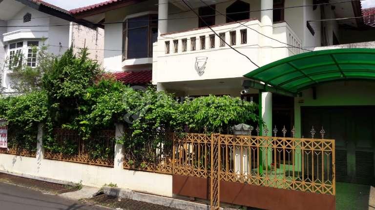 RumahRumah 2 Lantai Area Kebayoran Lama / Tanah Kusir ( Perlu Renovasi ).