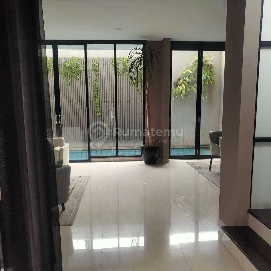 Jual town house di dalam cluster baru sangat nyaman di Jeruk Purut Cilandak Timur