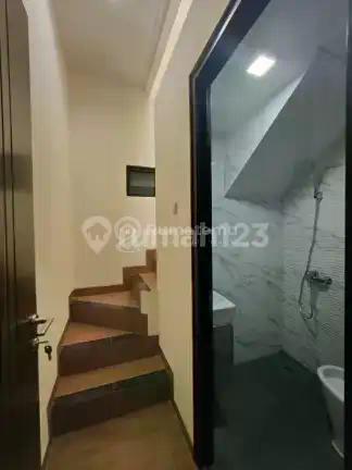 Rumah Baru Dalam Komplek di Pondok Kelapa