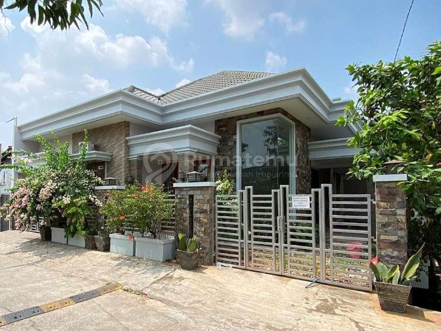 Rumah Hoek Strategis Perumahan Harapan Jaya Bekasi Utara 