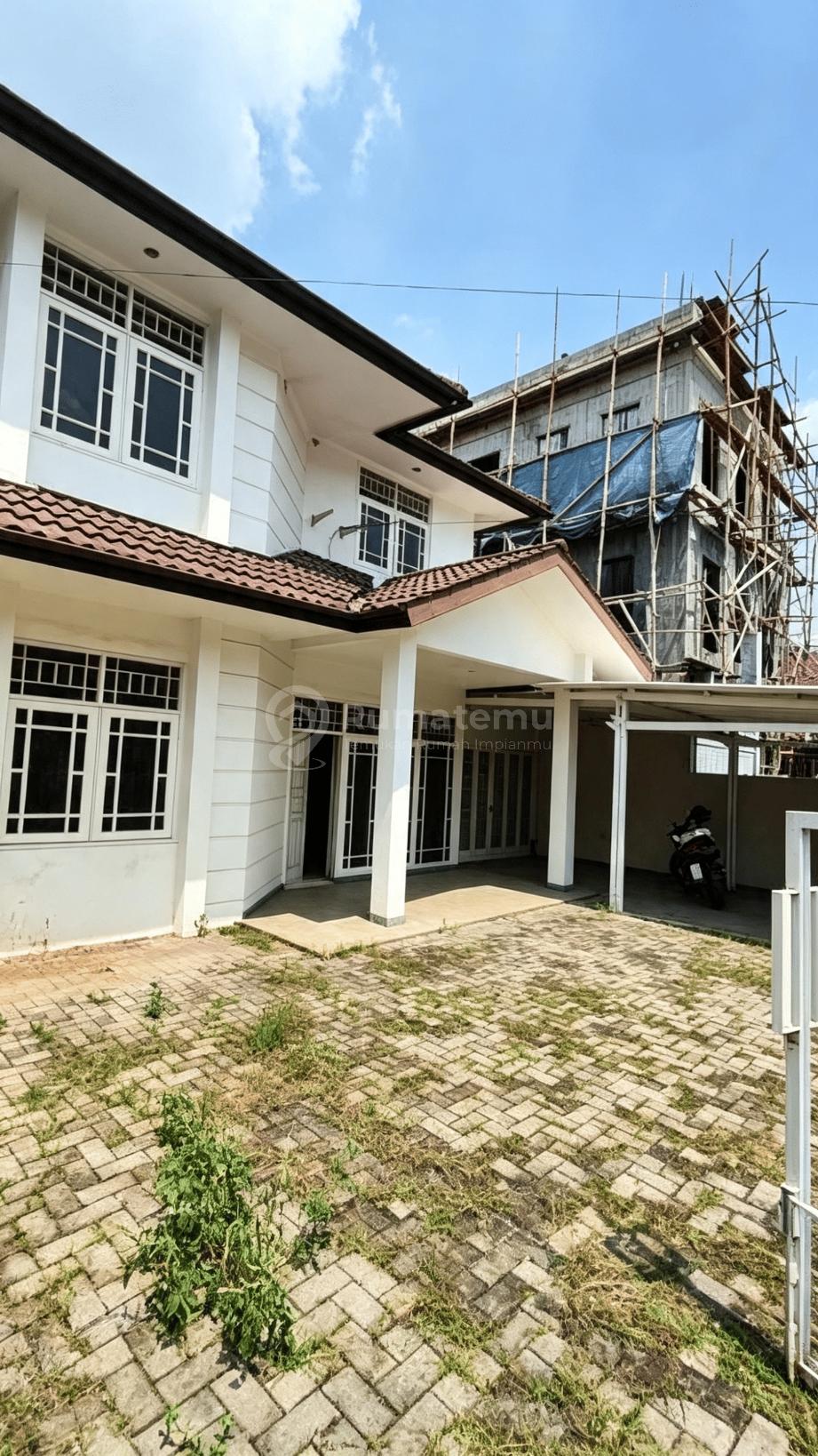 Dijual Rumah strategis pinggir Potensi untuk, Kantor, Kost , gudang, dan segala usaha jalan utama di Cilandak Barat