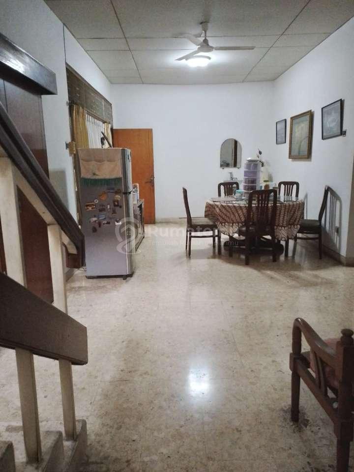 Dijual rumah komplek Akses jalan 2 mobil di perum Mega Cinere, Cinere, Kota Depok