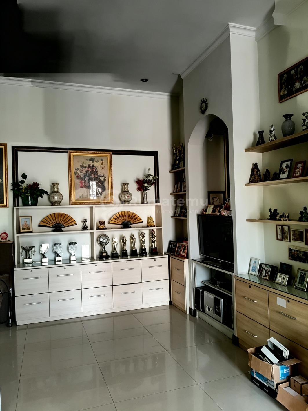 Rumah Rapih Di Pondok Hijau Golf Gading Serpong