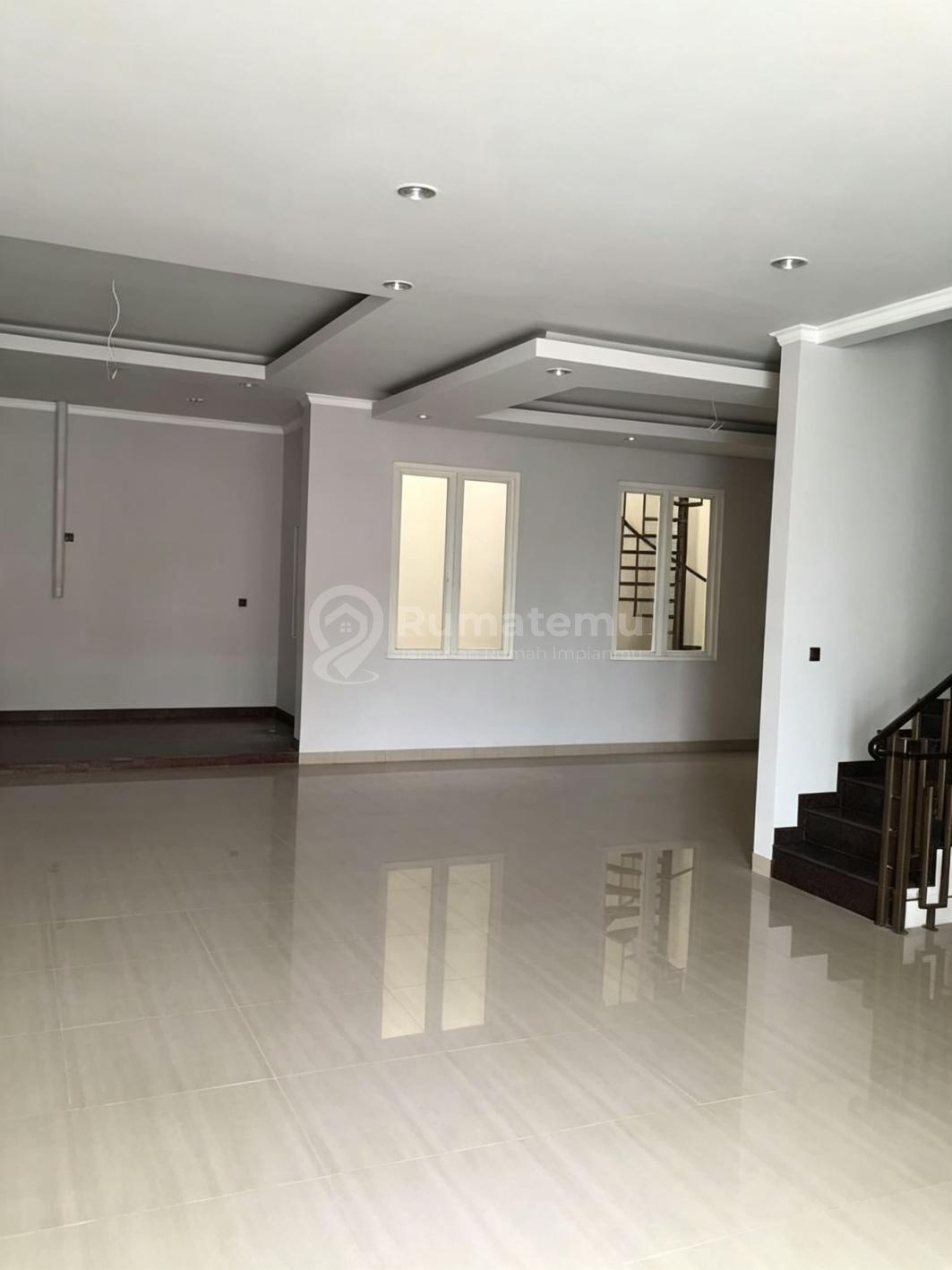 Dijual dan disewakan 2 unit rumah (bisa untuk kantor) Kalibata, Pancoran, Jakarta Selatan