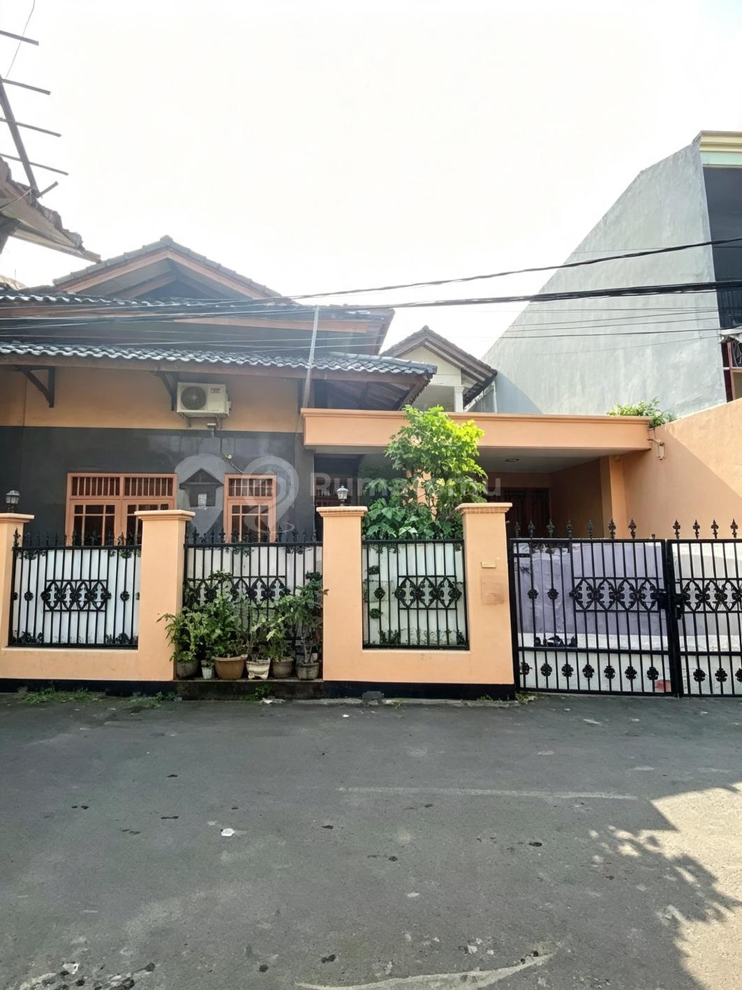 Rumah Murah Tanah Luas Area Kampus Di Pasar Rebo Jakarta Timur