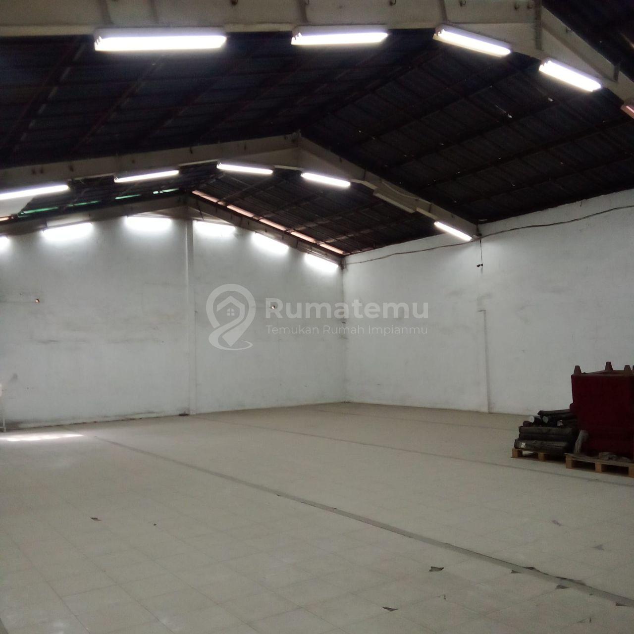 Gudang / Bekas Pabrik Jln Krt Radjiman Widyodiningrat Rawateratai Cakung Jakarta Timur