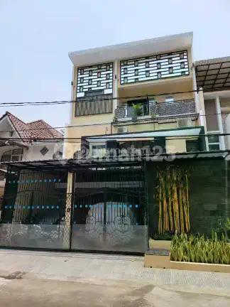 Rumah 3 Lantai Di Pelepah Elok Raya Siap Huni Bagus