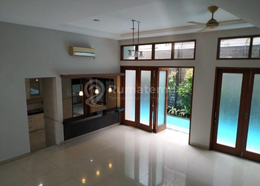 RUMAH DISEWA DAERAH KEBAYORAN BARU 2 LANTAI