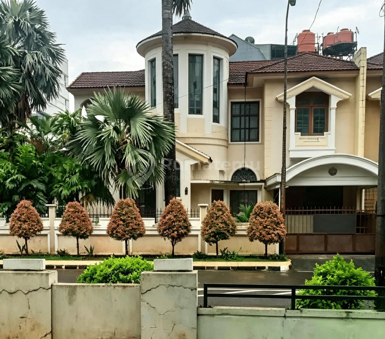 Rumah Cantik di Komp Perumahan Elite Rawamangun One Gate System