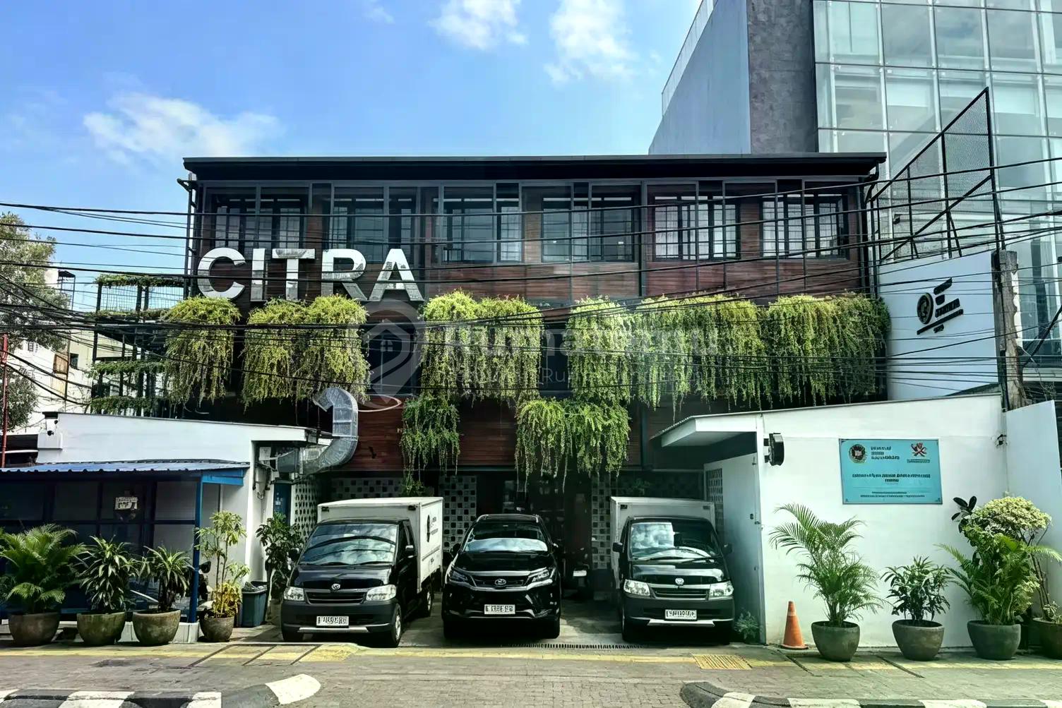 Gedung Kantor 3 Lantai di Area Komerisal Farmawati