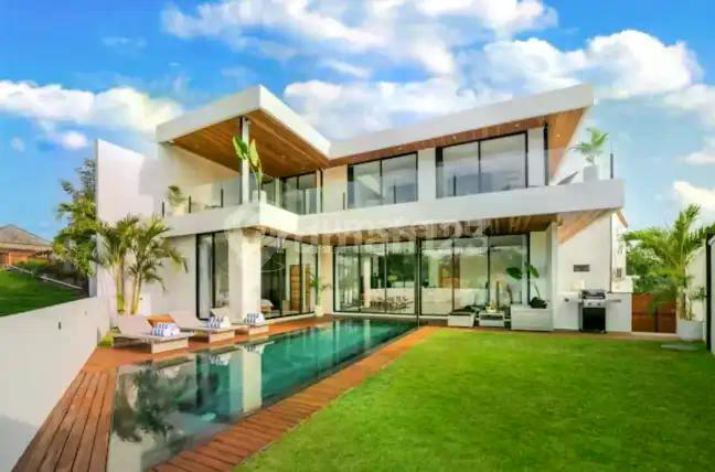 Beautyfull And Luxury 5 B R Villa Ready For Rent In Canggu