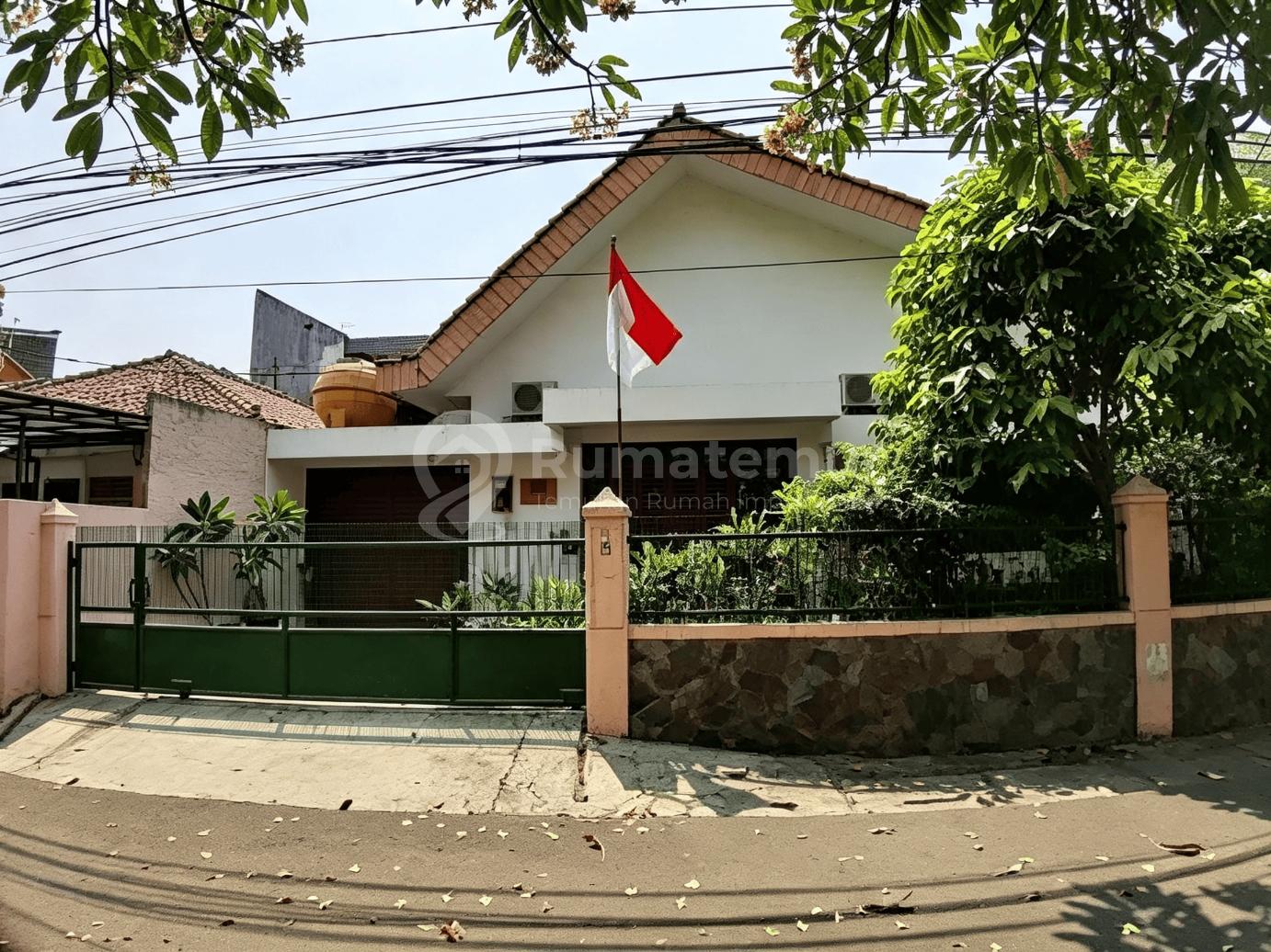 Dijual Rumah Lama Terawat di Kebayoran Baru Jakarta Selatan