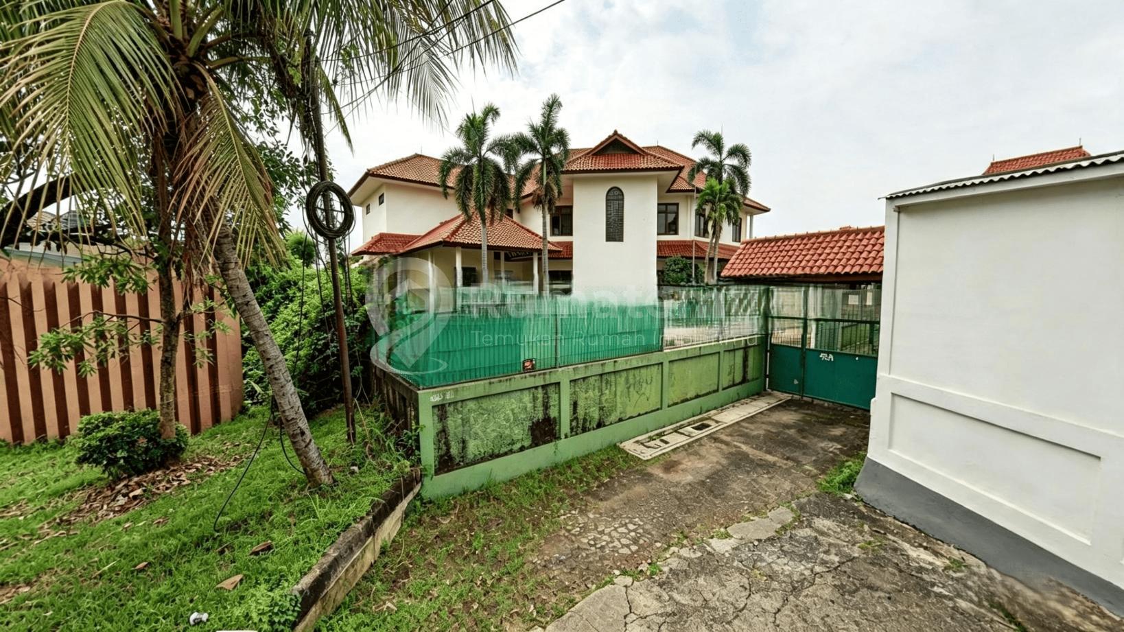 Dijual rumah super luas dengan swimming pool Dapur basah + dapur kering di Pamulang