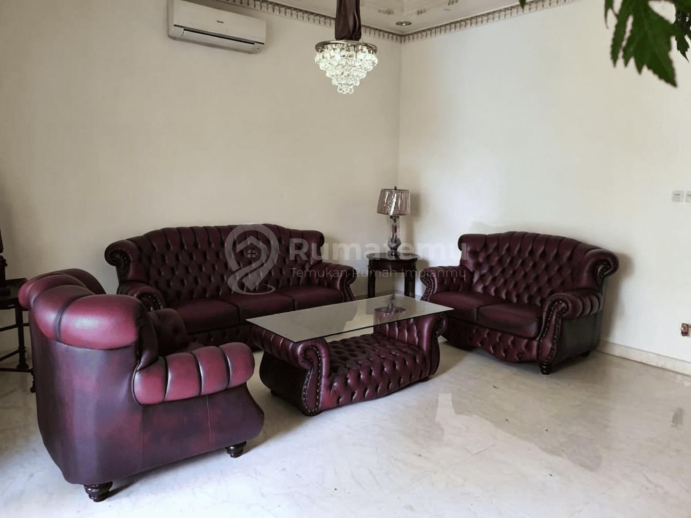 Di jual rumah mewah modern klasik + Kolam renang besar Davinci di Kemang Timur