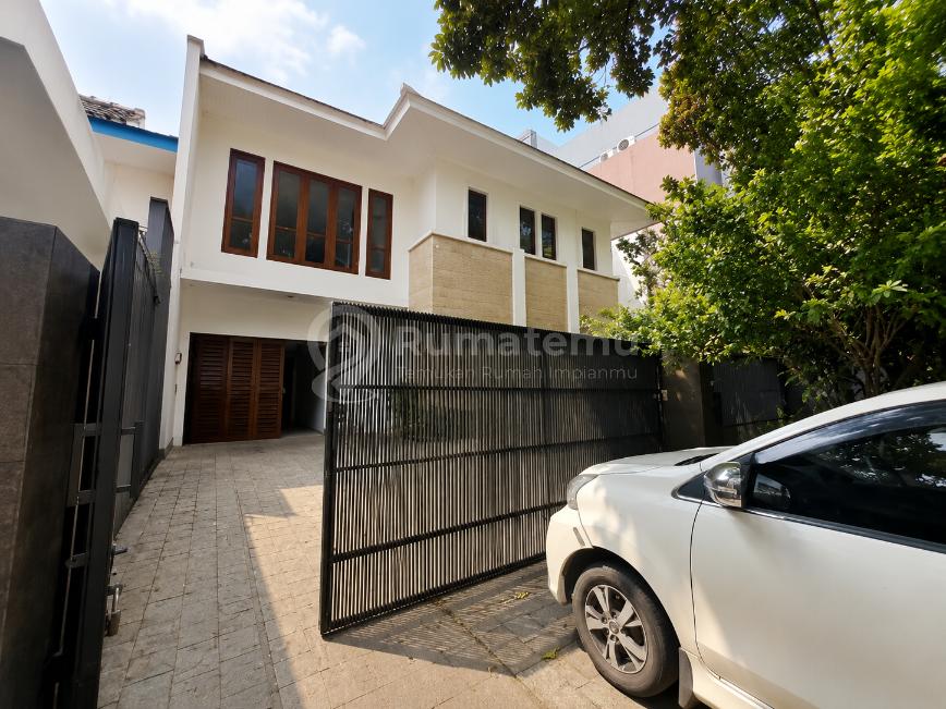 Rumah 2 lantai lokasi strategis Jl. Kerinci Kebayoran Baru Jakarta Selatan