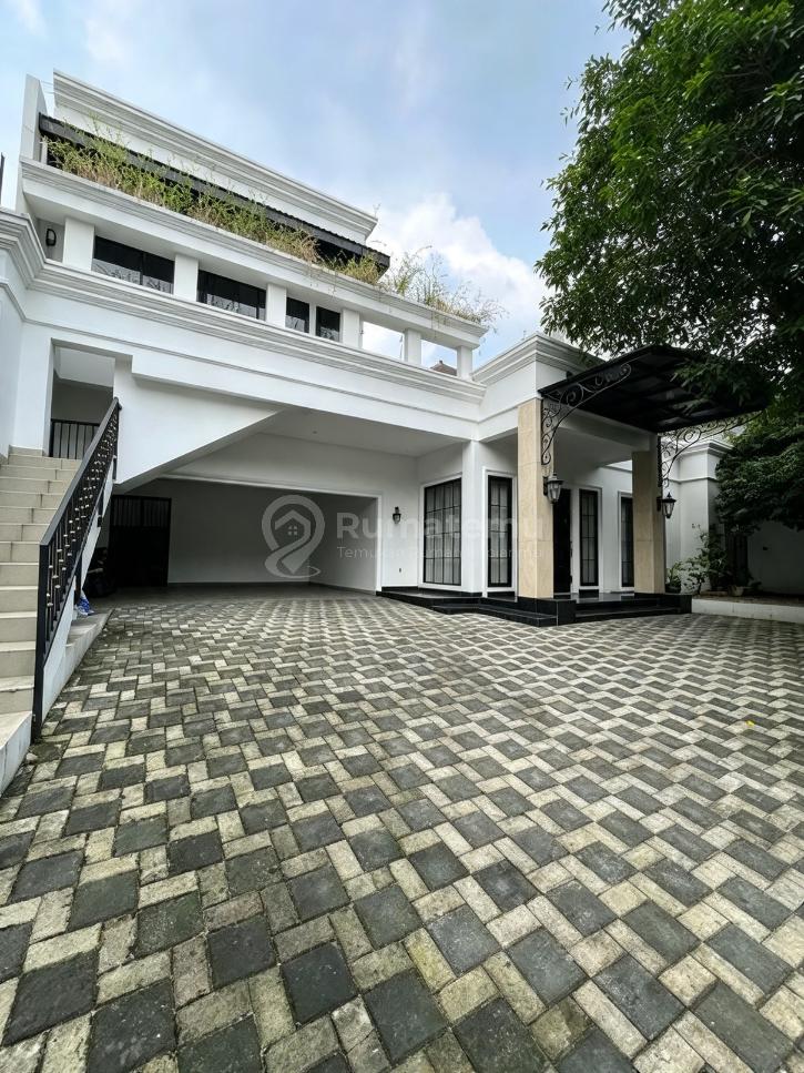 Disewakan Rumah Mewah Klasik Indonesia 2 Lt Full Furnished di Kemang R2188