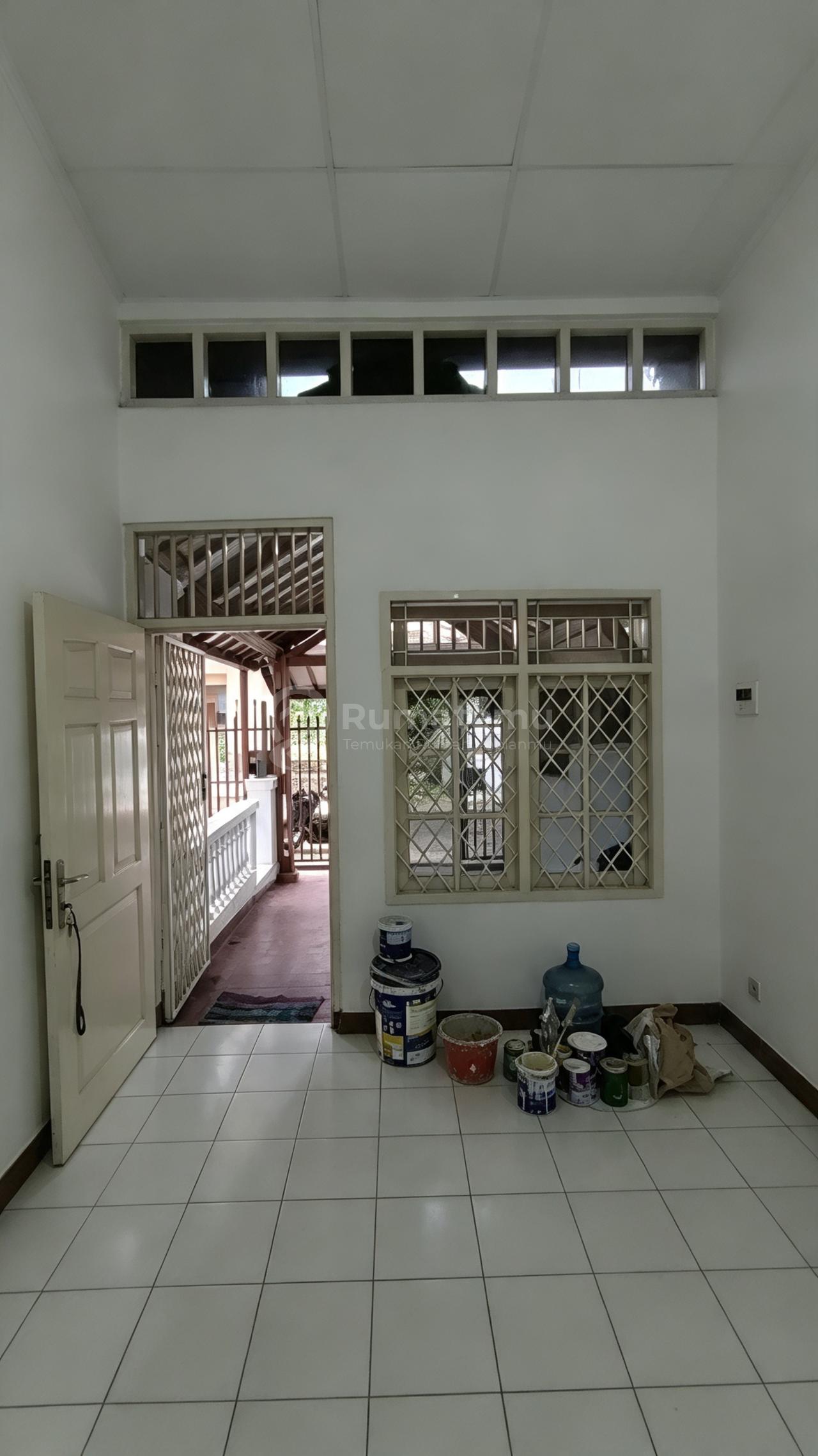 Citra 1 Ext, Kalideres, Jakarta Barat..Disewakan Rumah 1 1/4 Lantai, Minimal Sewa 2 Tahun, Deposit : 5 Juta, KT : 3, KM : 3, Hadap : Selatan, Listrik : 2200W, Air Pam, Semi Furnished.-1N9.103.$