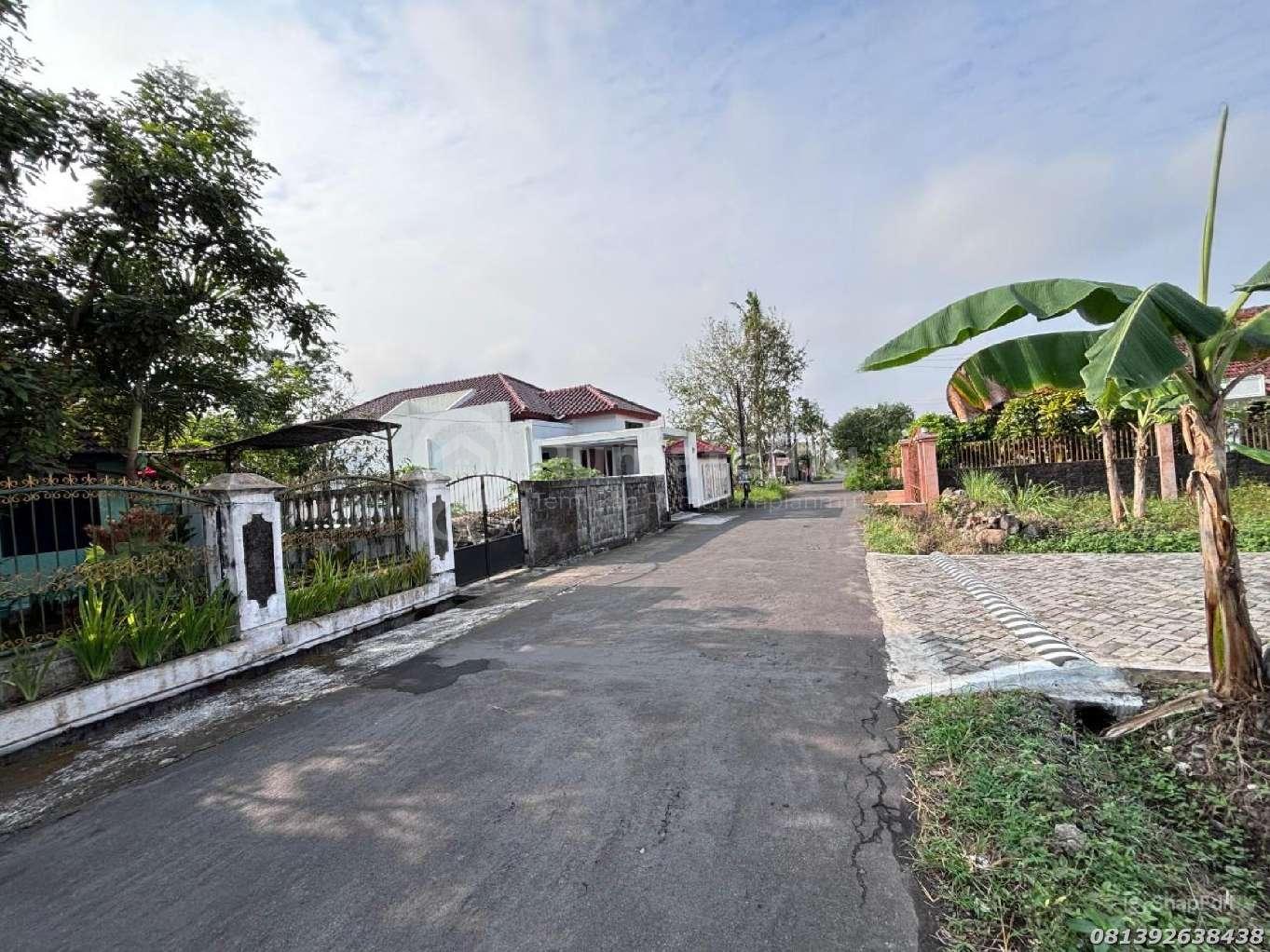 Tanah Timur Jl. Kaliurang Km 12 Dekat UII Jogja Aspal Lebar Cocok Villa