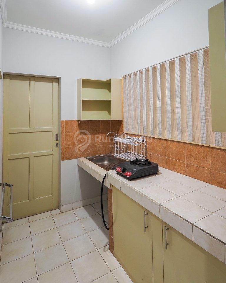     Dijual Rumah Premium Lebak Bulus – Rooftop, Parkir 4 Mobil, SHM, LT 580 m²