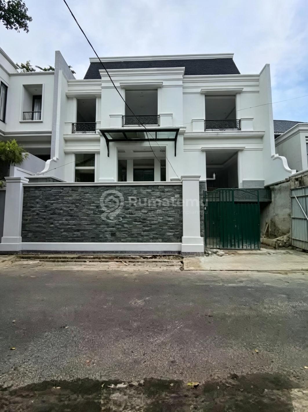 Rumah Baru Lokasi Strategis di Kebayoran Baru