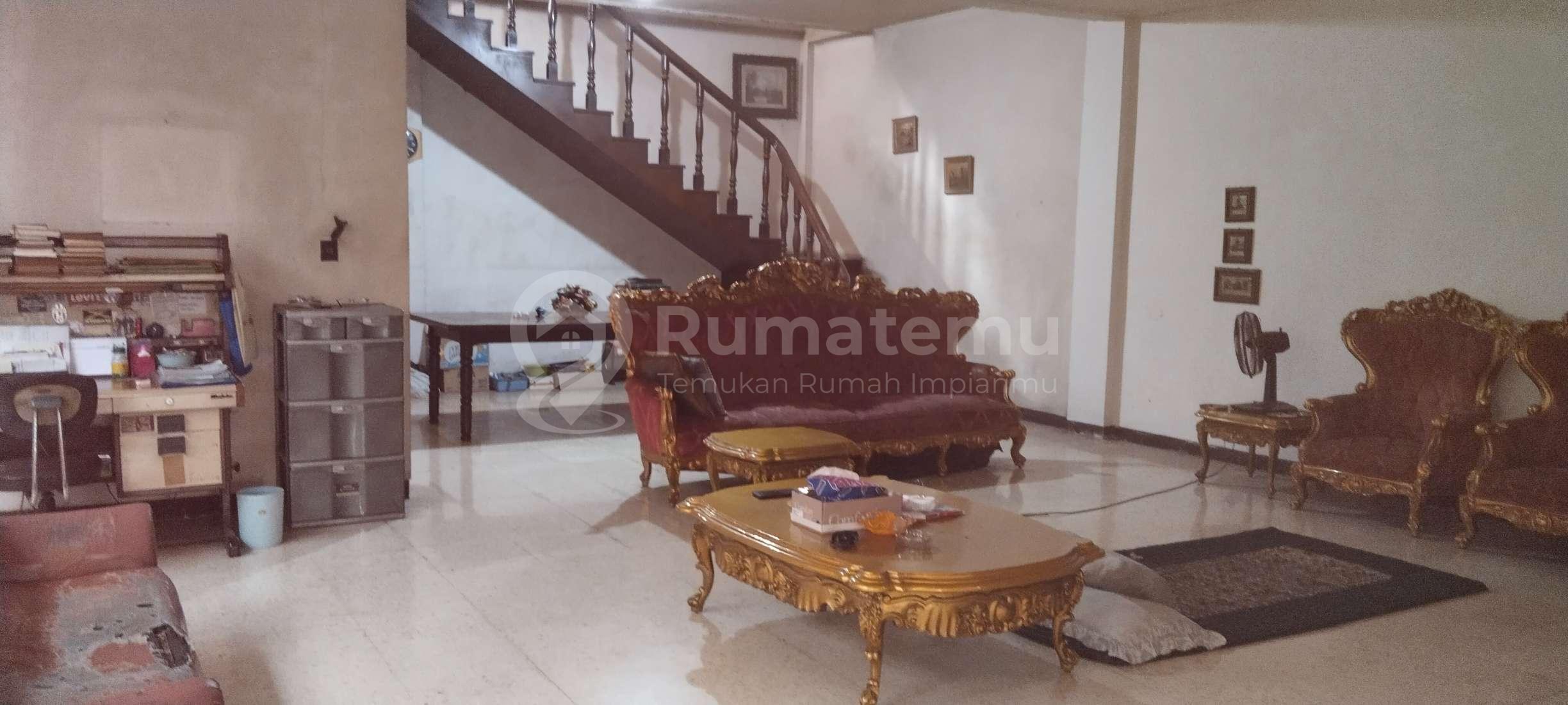 Rumah Besar 8 Kamar di Guntur, SetiabudiSiap Renovasi Jadi Kost Eksklusif/Rumah Idaman