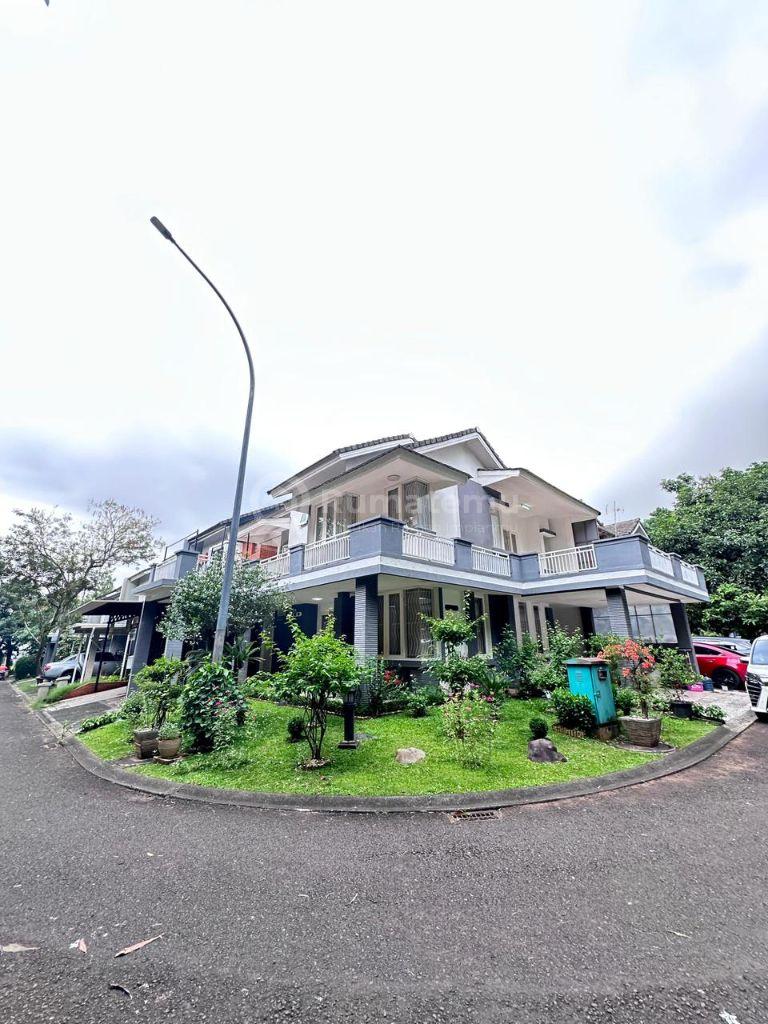 Rumah Cantik Full Furnished lokasi Huk di BSD Nusaloka, Tangerang Selatan