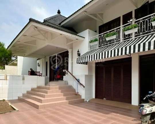 Rumah Classic Modern di Lebak Bulus, Jakarta Selatan