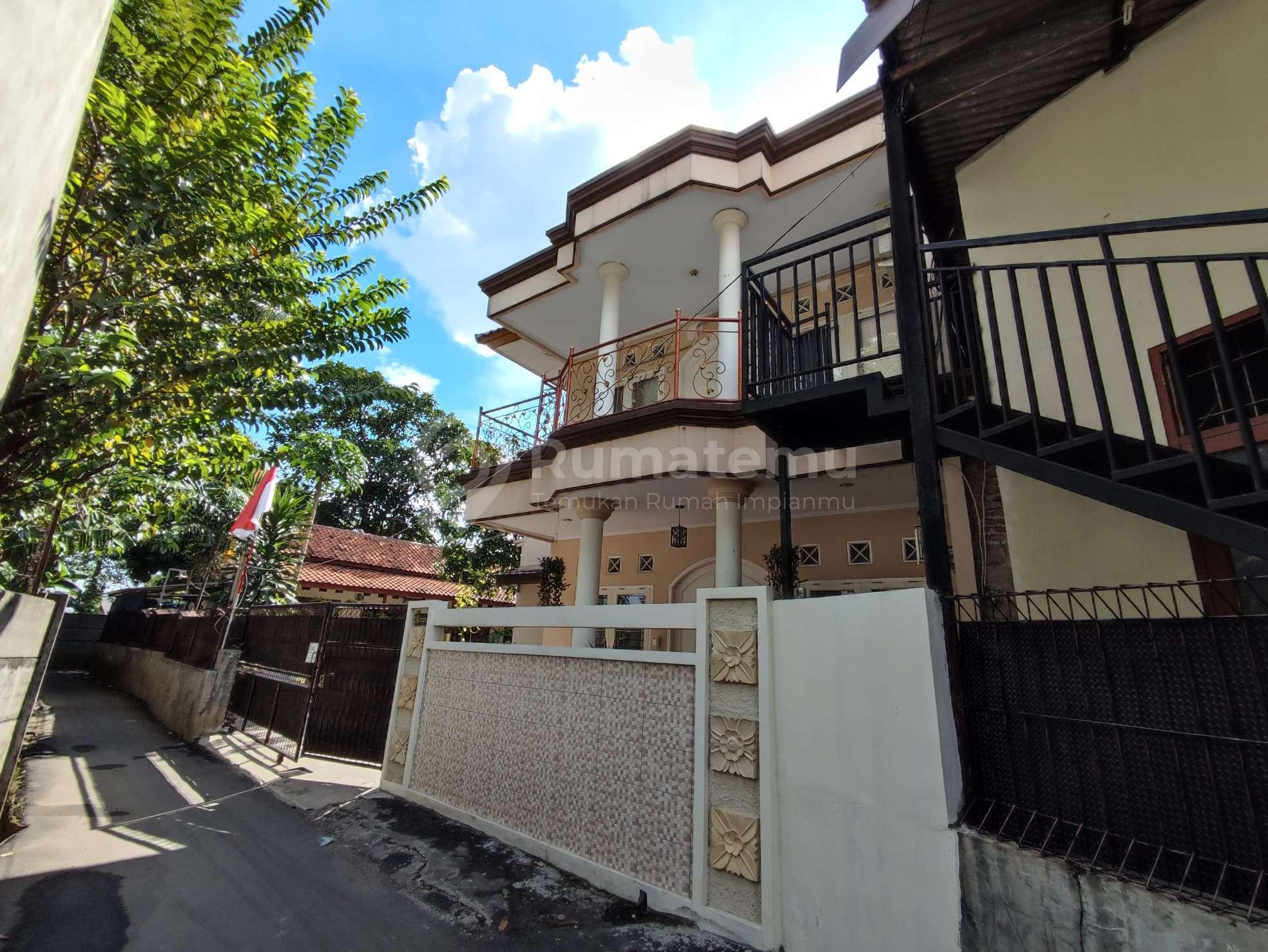 Dijual rumah dan kostan Ruang terbuka luas, kosan flexibel untuk diperluas di area Bintaro Sektor 5 dekat Stan