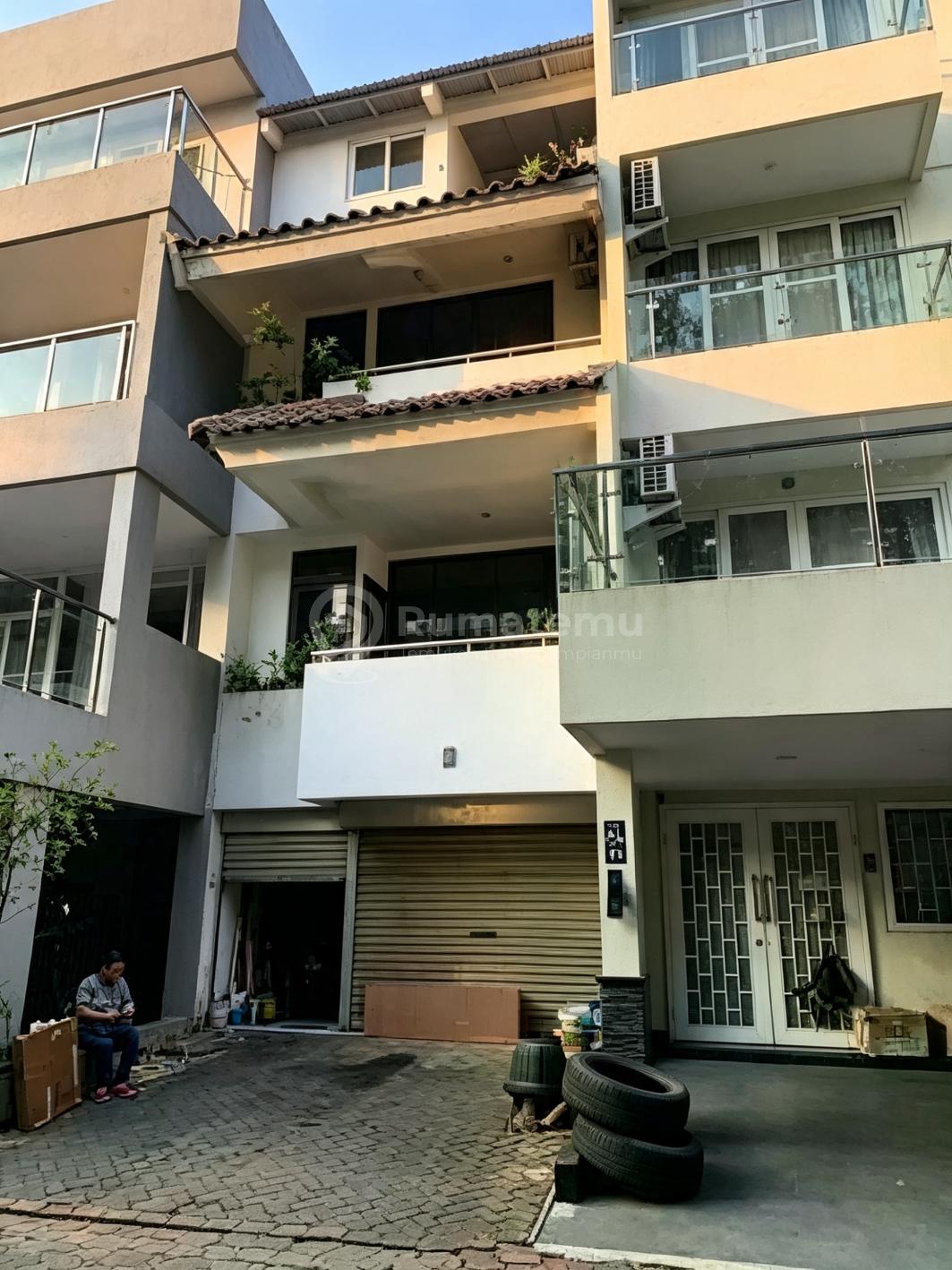 Pantai Mutiara [town House]: Dijual-good Price3.5lt, Hadap 2 Muka