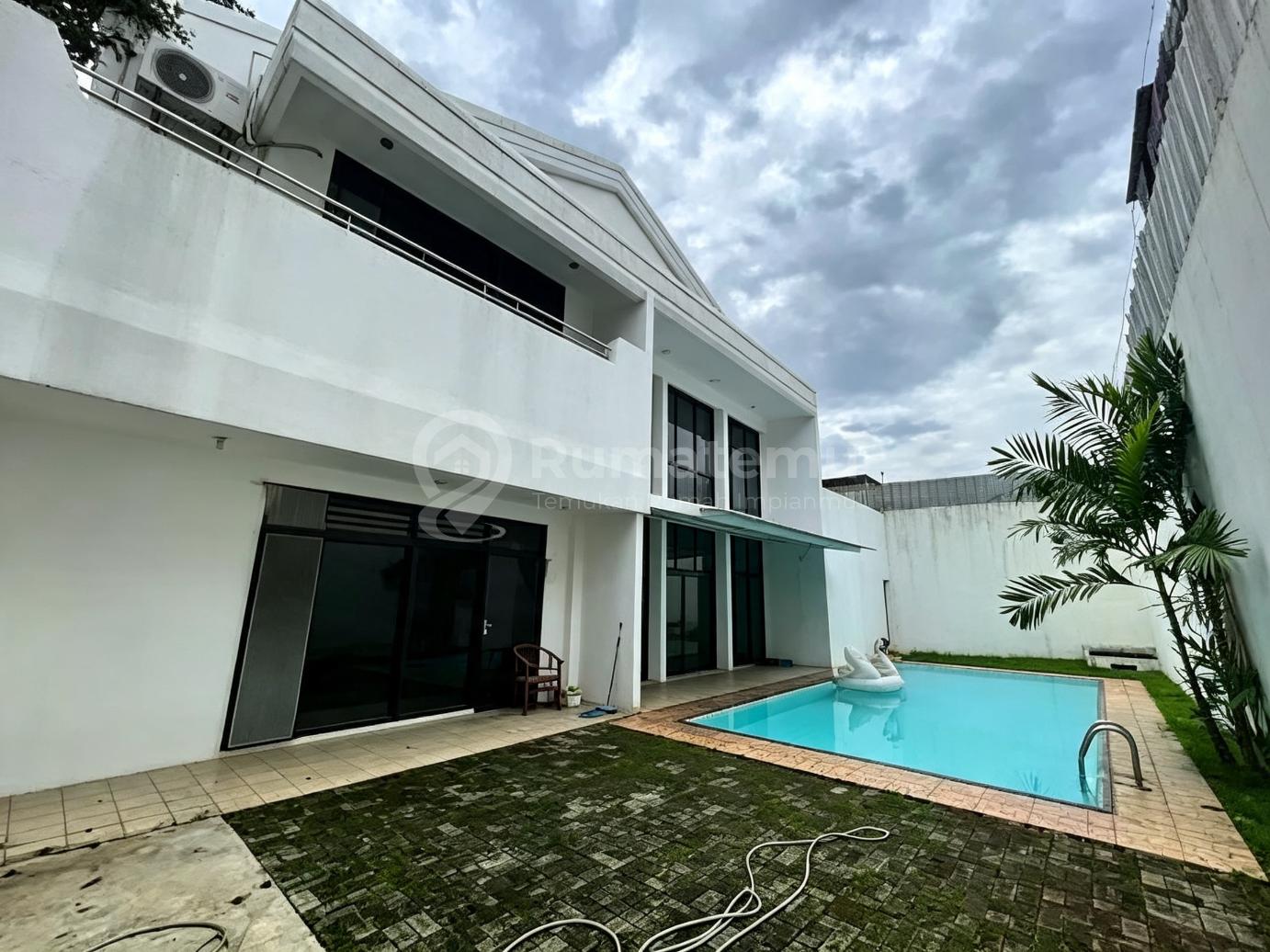 Rumah 2lt Modern Design Indah Swimming Pool Dekat Senopati