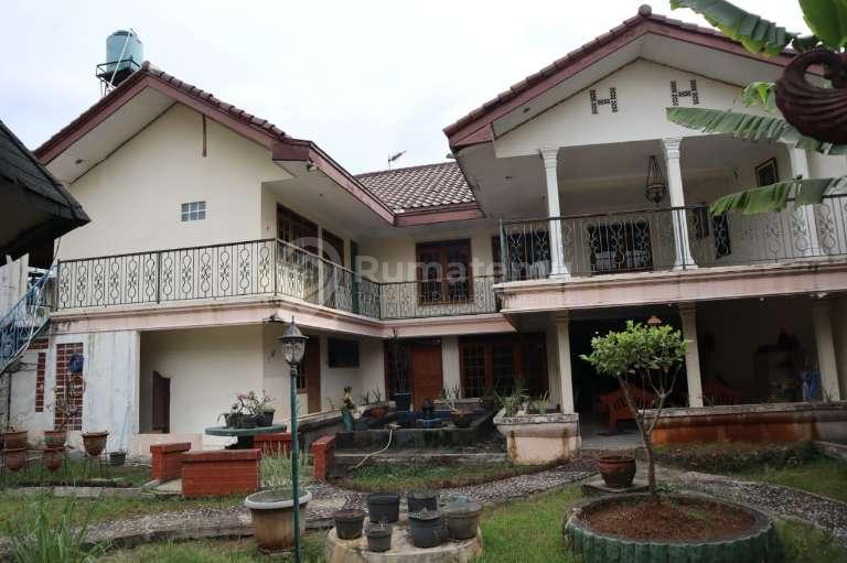 Jual rumah mewah 2 lantai terdapat home theater di Cinere, Gandul, Depok