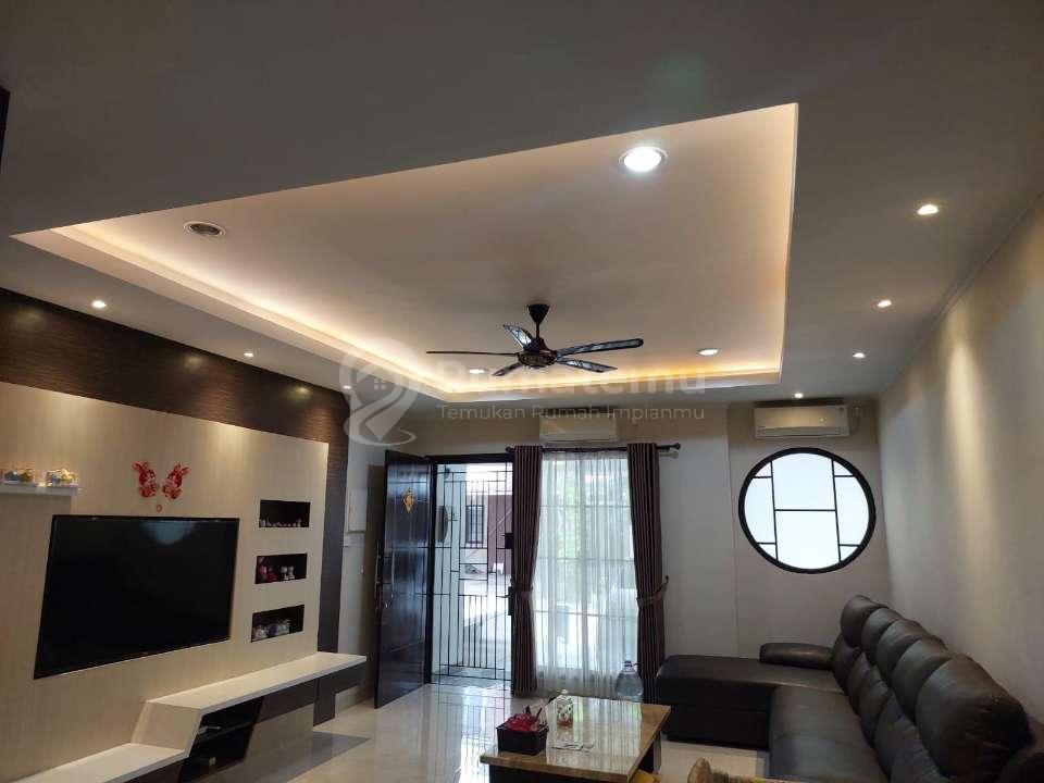 rumah green lake city, cluster east asia. lokasi strategis dengan akses toll dan sekolahan. lokasi sangat bagus dengan area perkantoran dan ada grand lucky