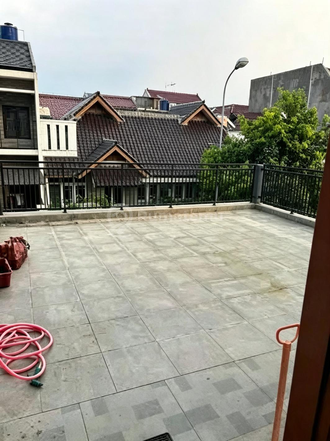 Dijual Rumah Siap Huni Dalam Komplek Perumahan Mega Kebun Jeruk, Jakarta Barat
