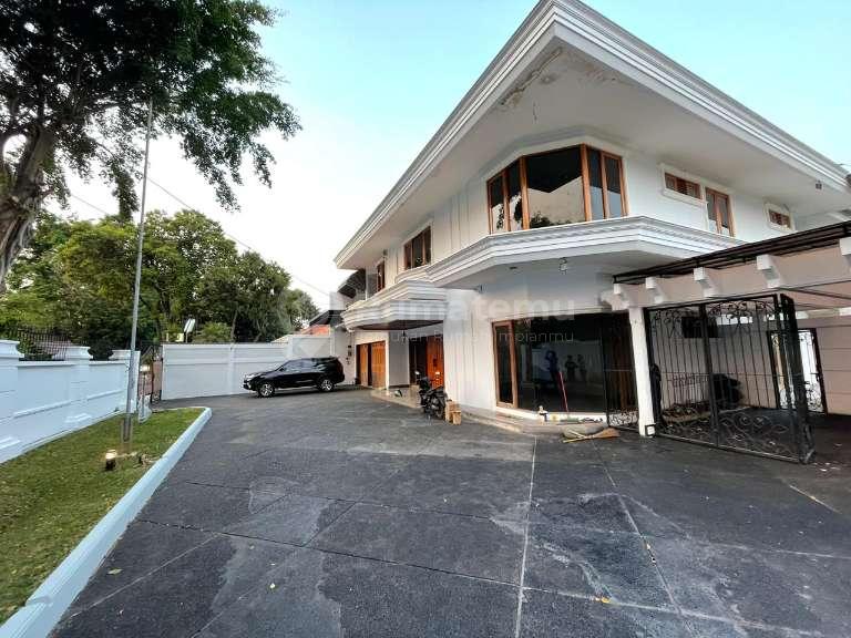 Dijual rumah mewah + Kolam renang Unfurnished luas di Kemang dengan kolam renang, Bangka