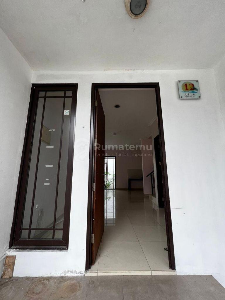 DISEWAKAN RUMAH GREEN LAKE CITY