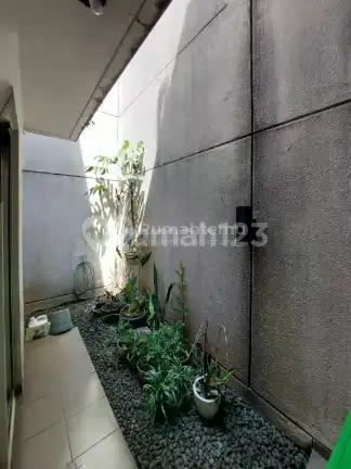 Rumah Modern Dalam Townhouse Serenia Hills Lebak Bulus